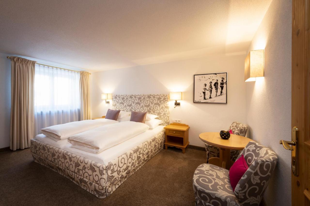 לך אם ארלברג Hotel Garni Edelweiss מראה חיצוני תמונה