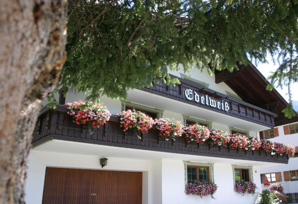 לך אם ארלברג Hotel Garni Edelweiss מראה חיצוני תמונה