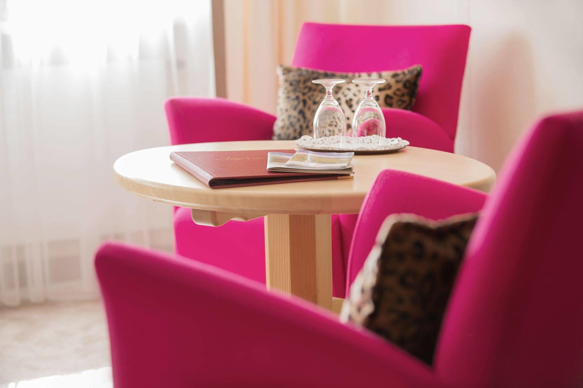 לך אם ארלברג Hotel Garni Edelweiss מראה חיצוני תמונה