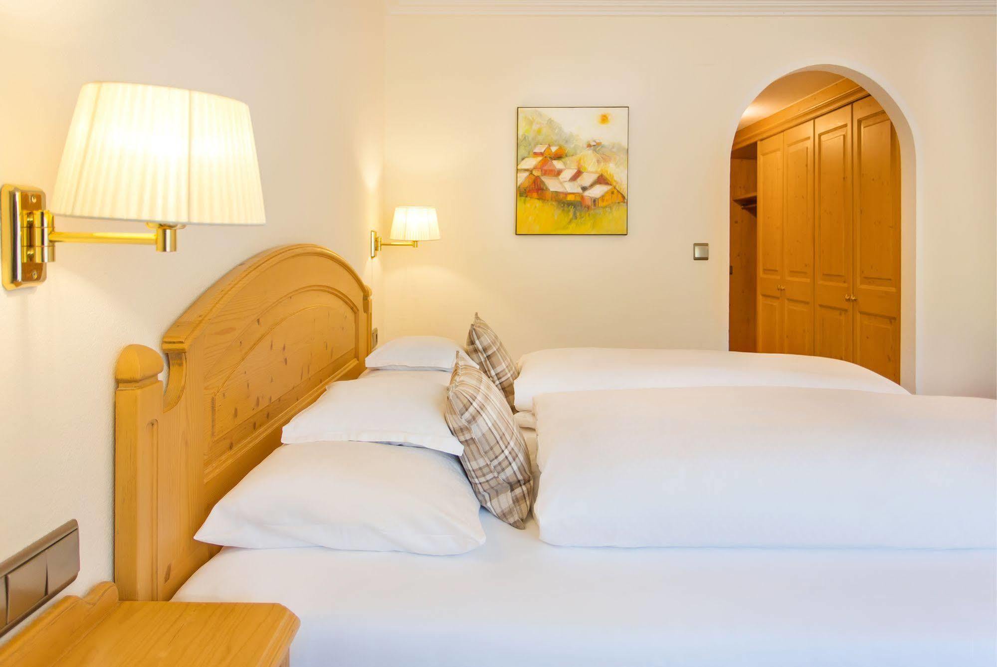 לך אם ארלברג Hotel Garni Edelweiss מראה חיצוני תמונה