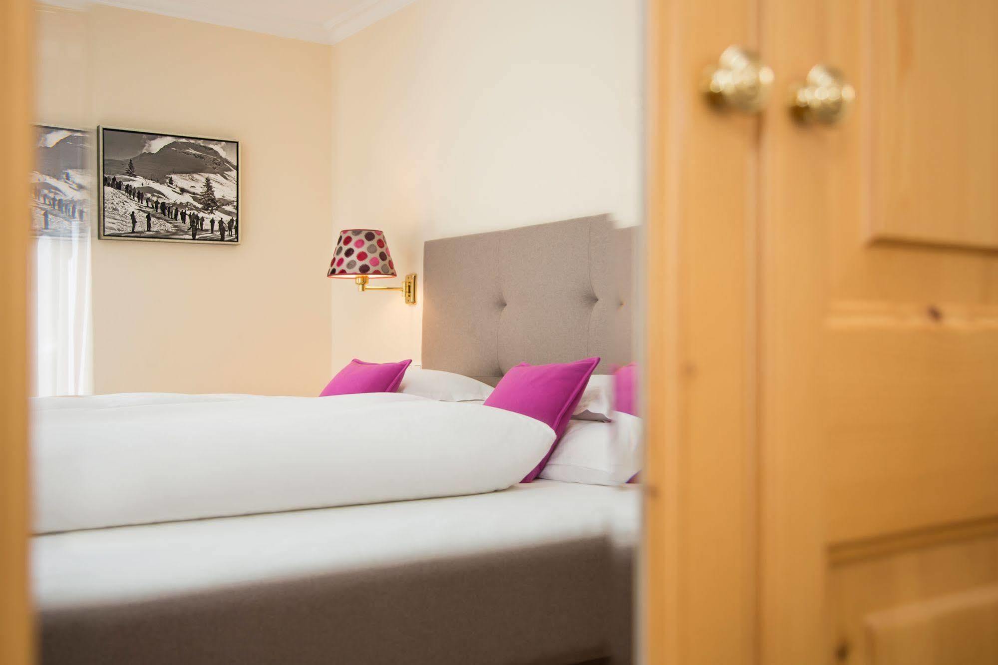 לך אם ארלברג Hotel Garni Edelweiss מראה חיצוני תמונה