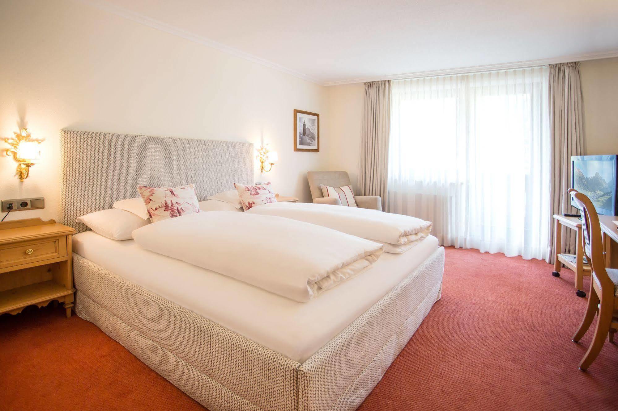 לך אם ארלברג Hotel Garni Edelweiss מראה חיצוני תמונה