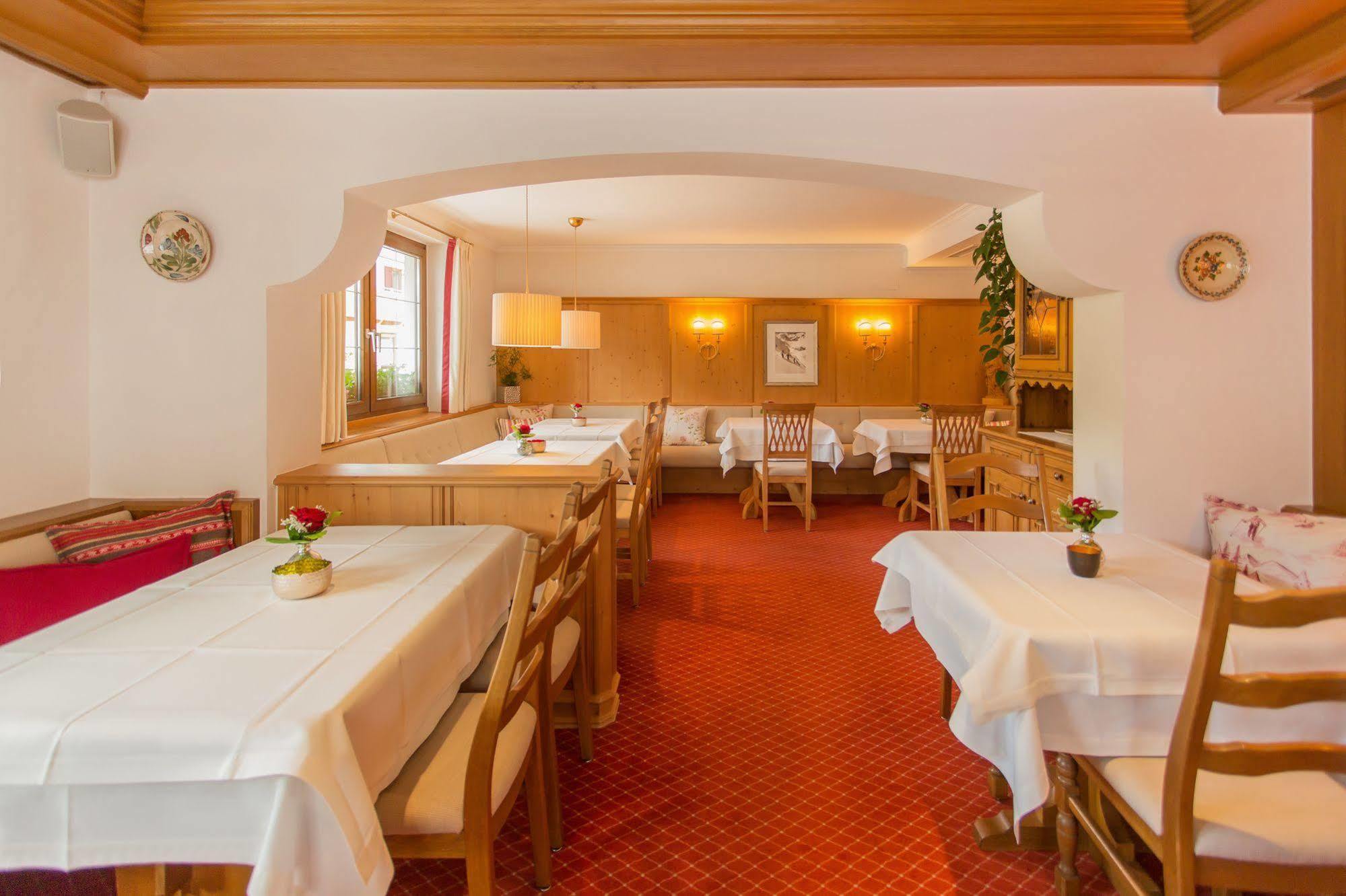 לך אם ארלברג Hotel Garni Edelweiss מראה חיצוני תמונה